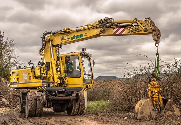 不同型号推土机的价格差异及选购建议