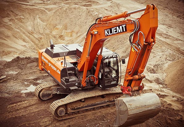 挖掘机与推土机价格比较:如何选择性价比高的设备